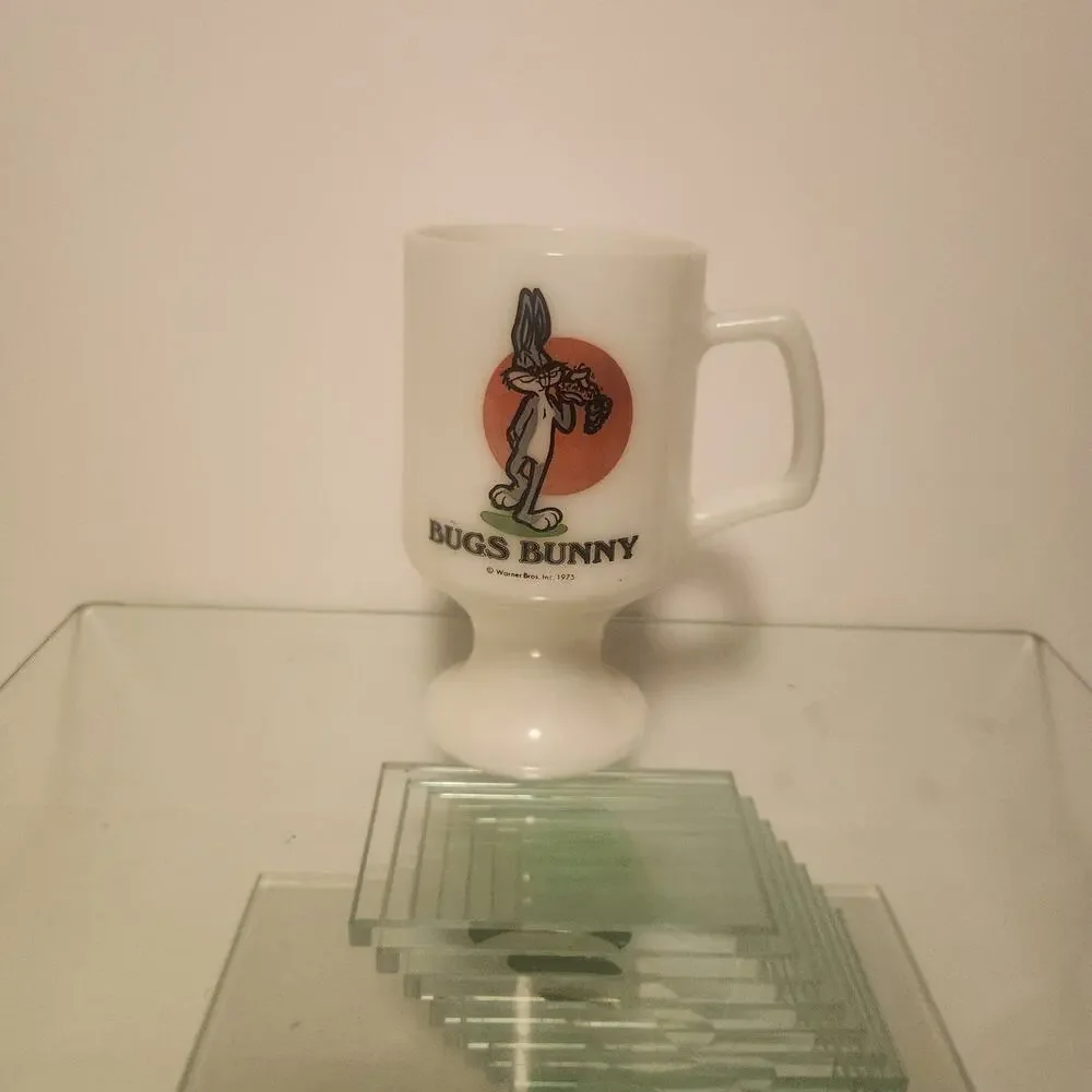 Vintage 1975 Pedestal Milk Glass Bugs Bunny Mug Marriotts Great America